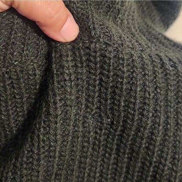 Theory Wool and Cashmere Cowl Neck Sleveless Knit Sweater in Green Size Medium - Picture 2 of 13